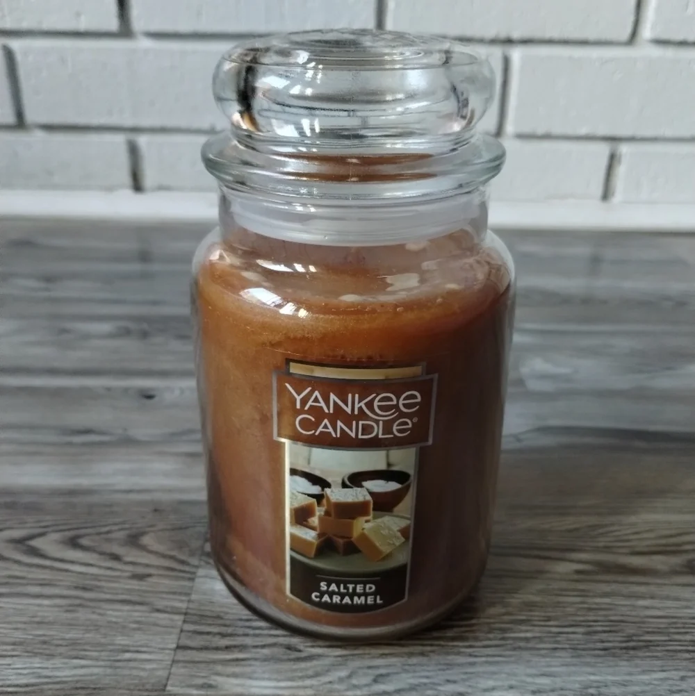 22 oz Yankee Candle - Salted Caramel